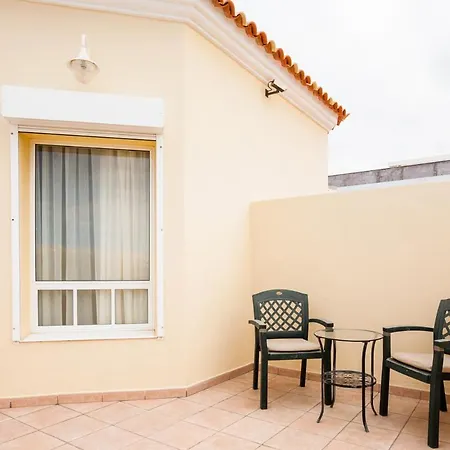 빌라 Playa De Fanabe Sleeps 8 With Pool And Wifi 아데제